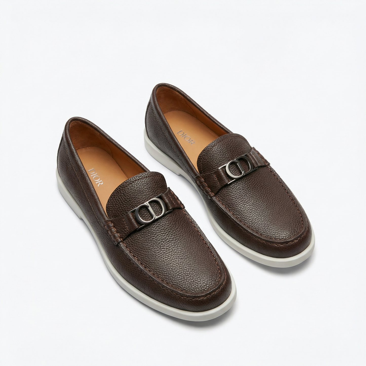 Mocassins Dior en Cuir Grainé Marron avec Boucle CD