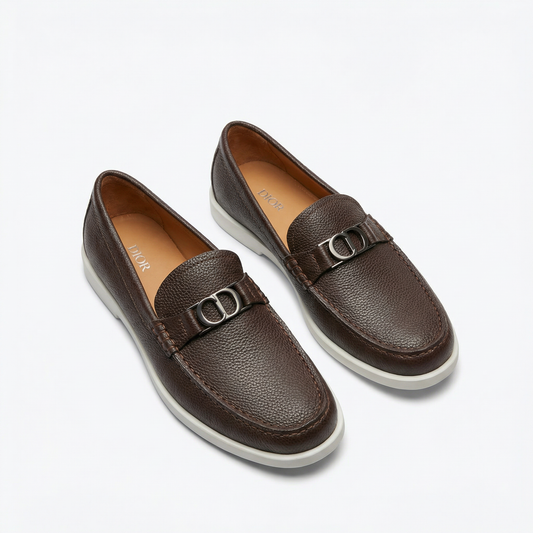 Mocassins Dior en Cuir Grainé Marron avec Boucle CD